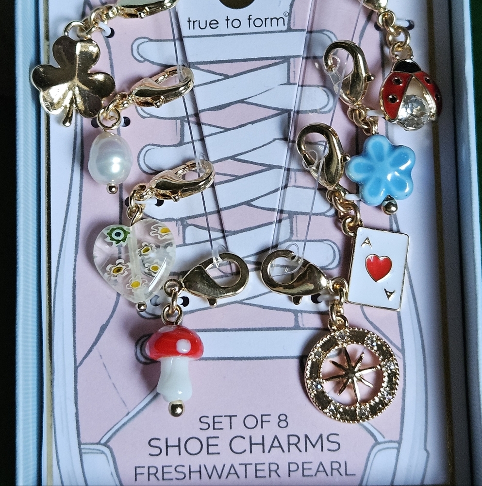 👟Cool Freshwater Pearl & 8 Unfixed Charms for Shoes Bracelet Necklace  -  NWT&B